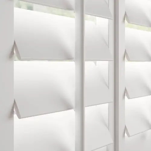 TSSUS_30_Luxe_Wood__89mm_Slats_Vivid_White_Moona_Central.webp